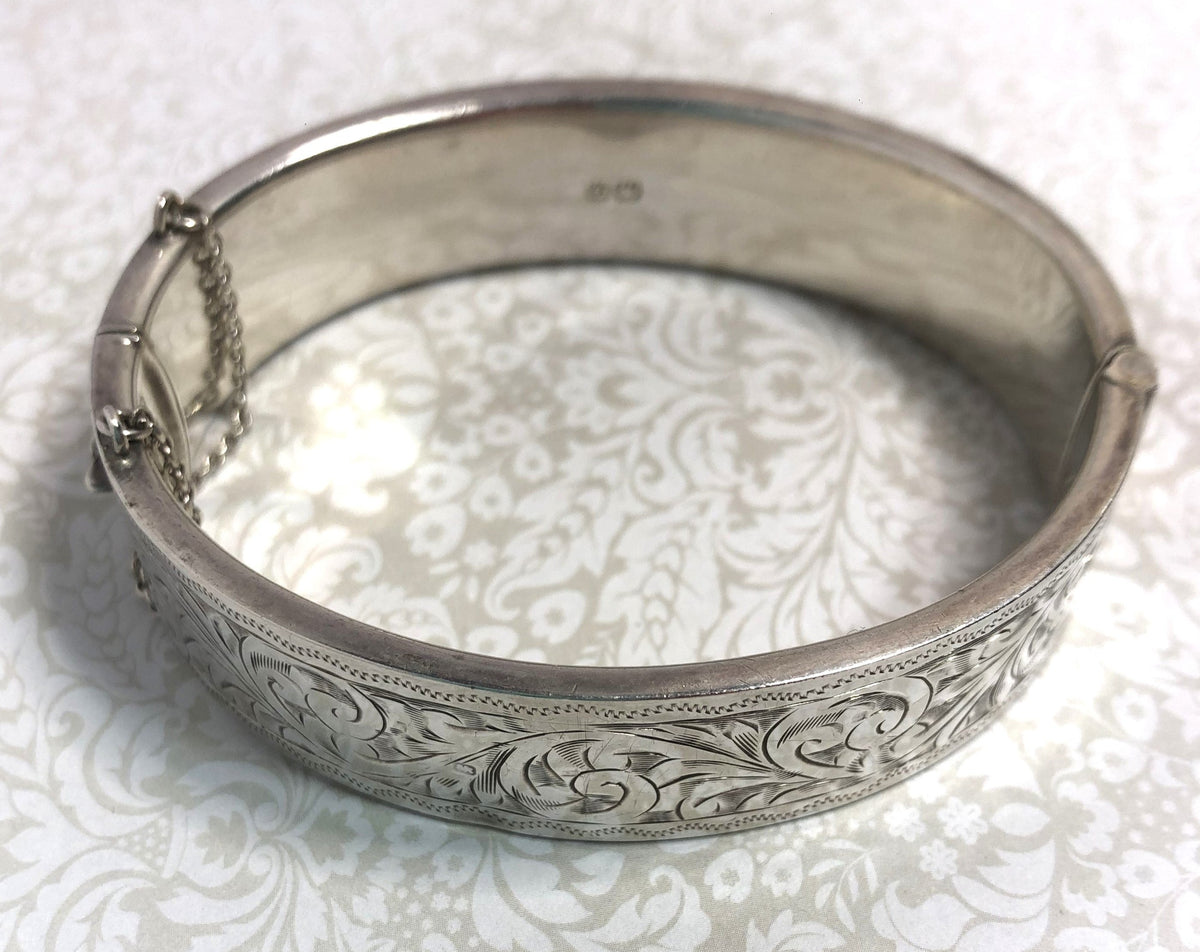 Silver Victorian hinged bangle. Rare Chester hallmark. – Silver 