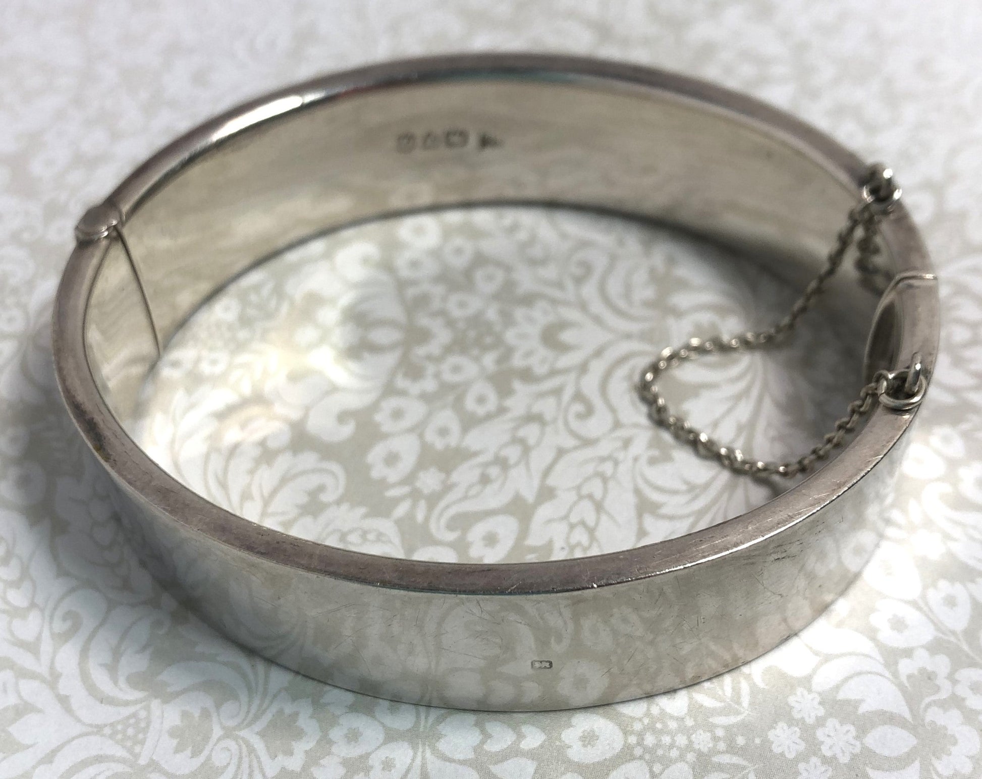 Silver Victorian hinged bangle with hand engraved scroll work